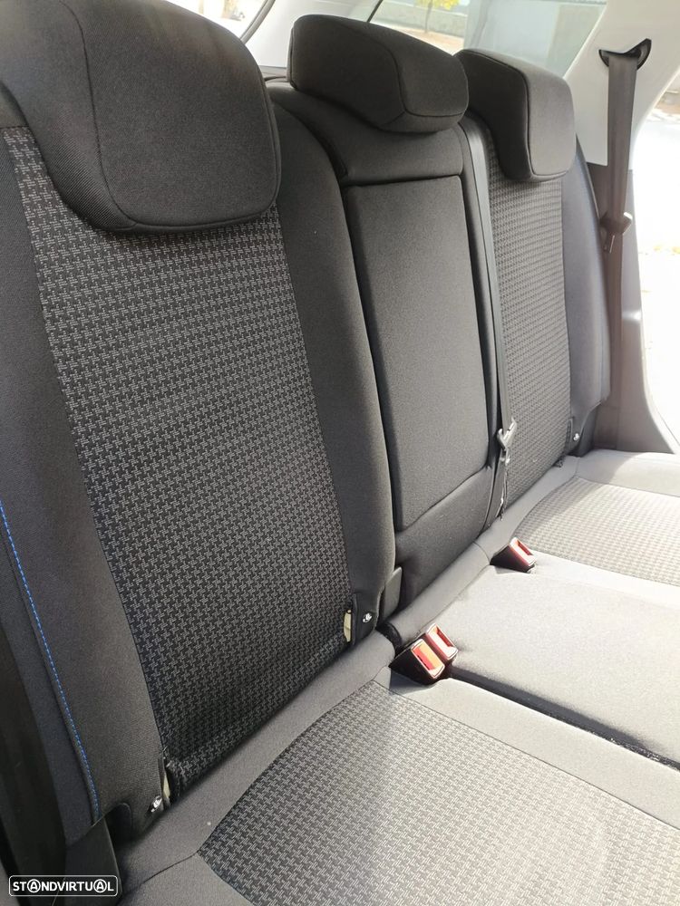 Peugeot 308 SW - 11