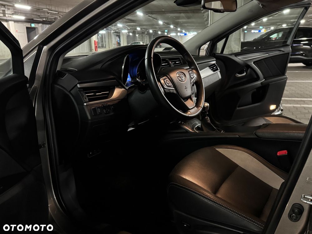 Toyota Avensis 2.0 D-4D Prestige - 19