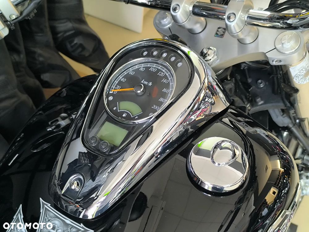 Suzuki Intruder - 17