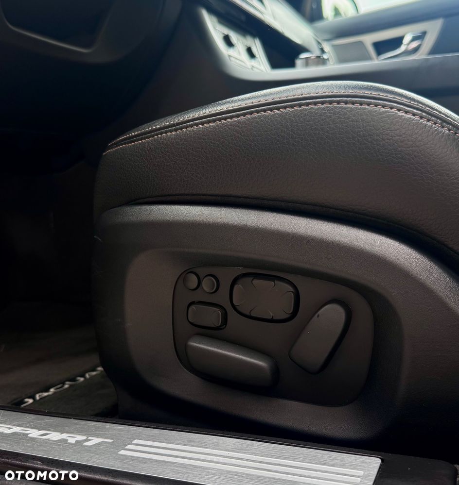 Jaguar XF 2.2 D R-Sport - 25