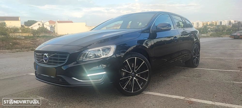 Volvo V60 2.4 D6 R-Design AWD Phev - 4