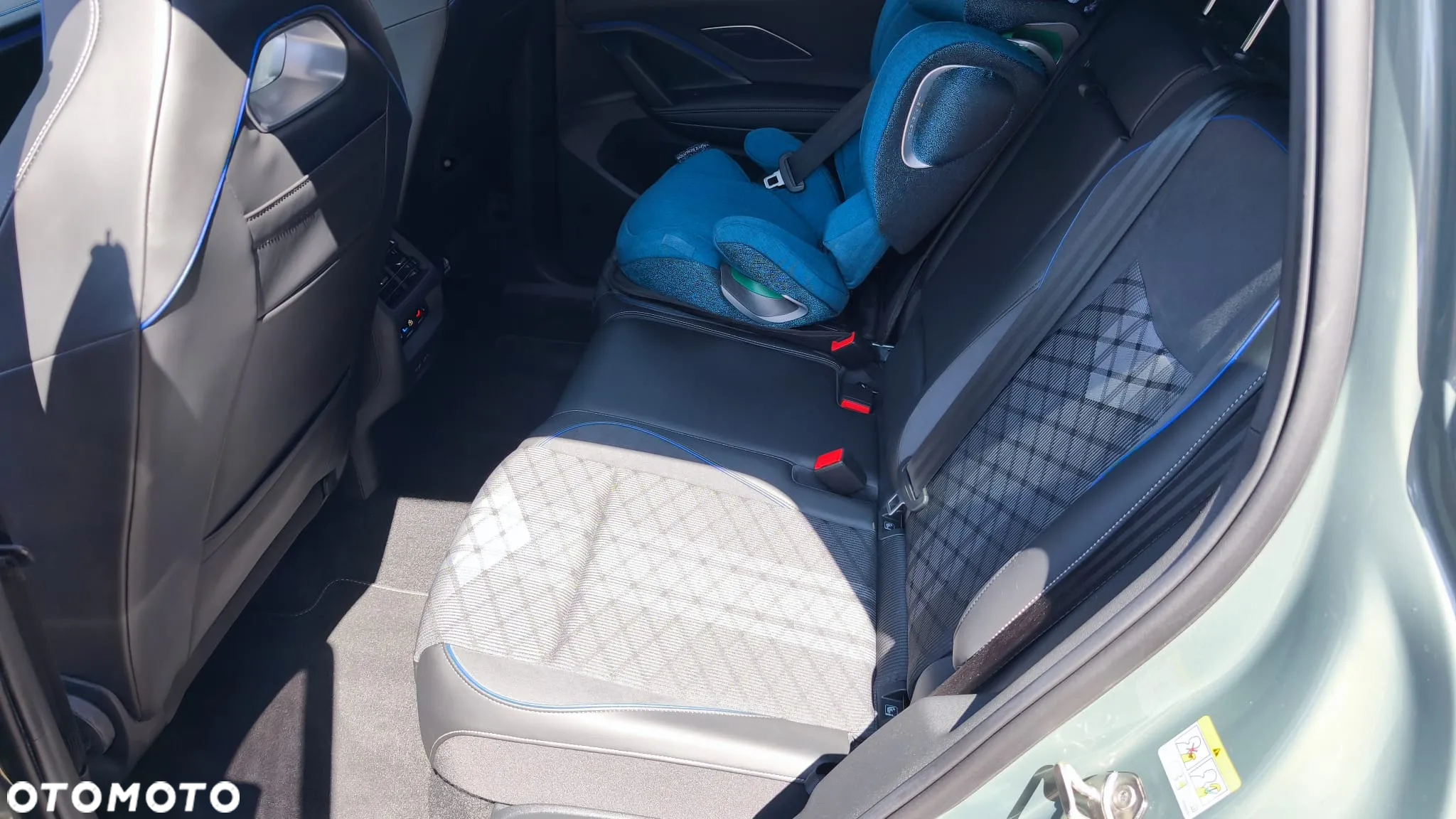 Volkswagen Tiguan 1.5 eTSI OPF DSG R-Line - 32