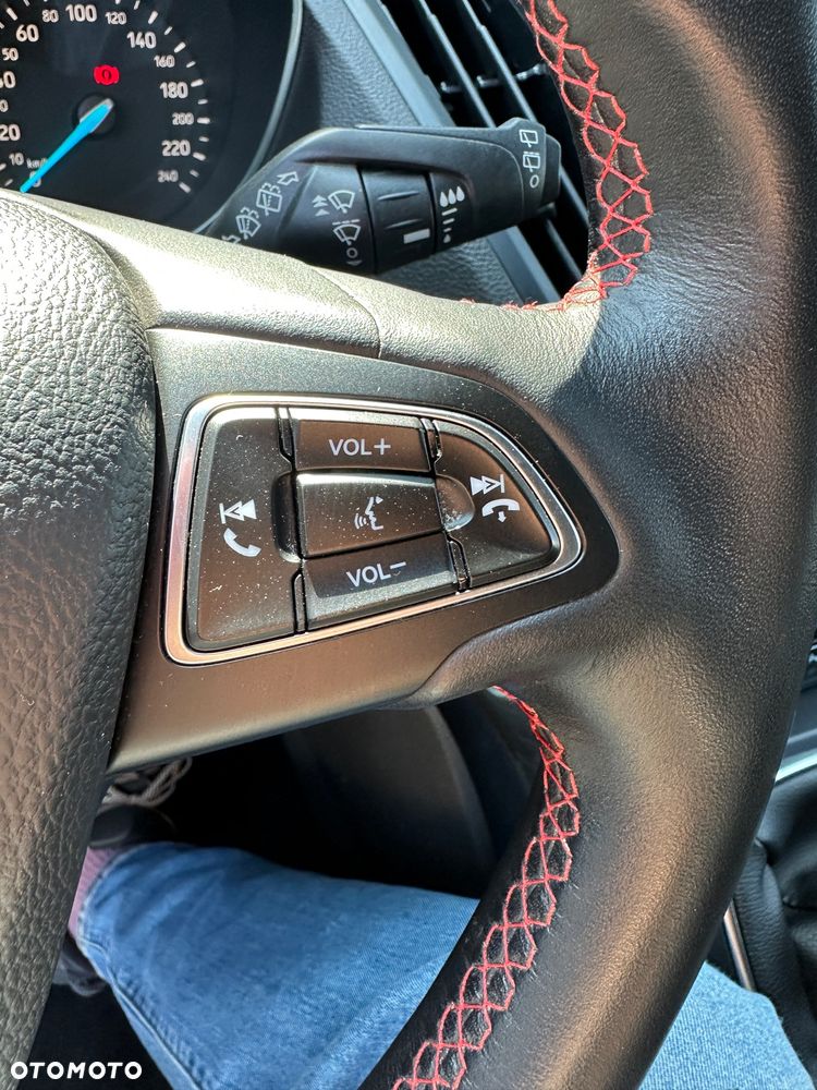 Ford Kuga 1.5 EcoBoost 2x4 ST-Line - 14