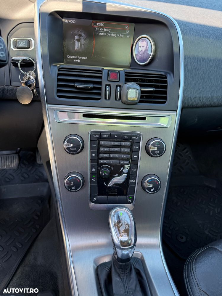 Volvo XC 60 D4 Momentum - 23