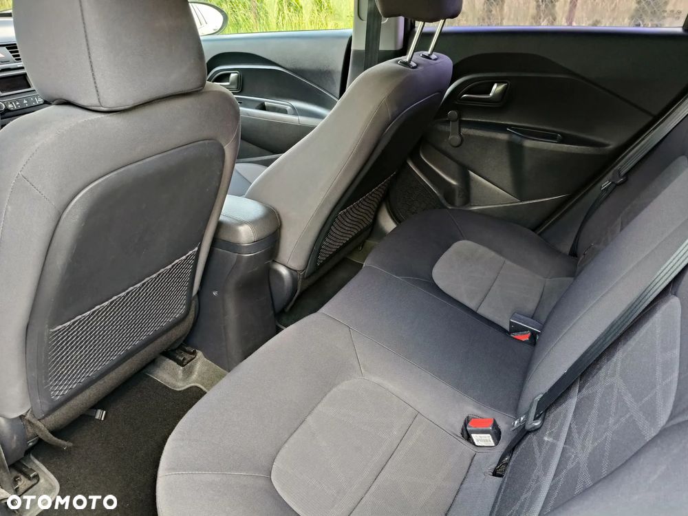 Kia Rio 1.2 M - 8