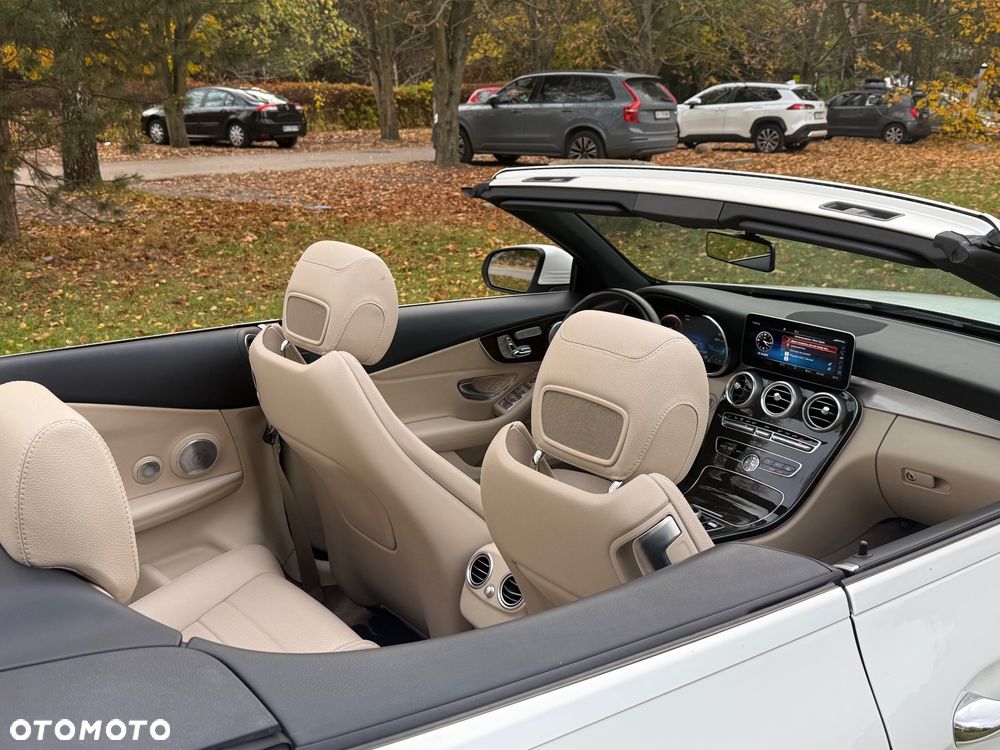 Mercedes-Benz Klasa C 300 4MATIC 9G-TRONIC - 15