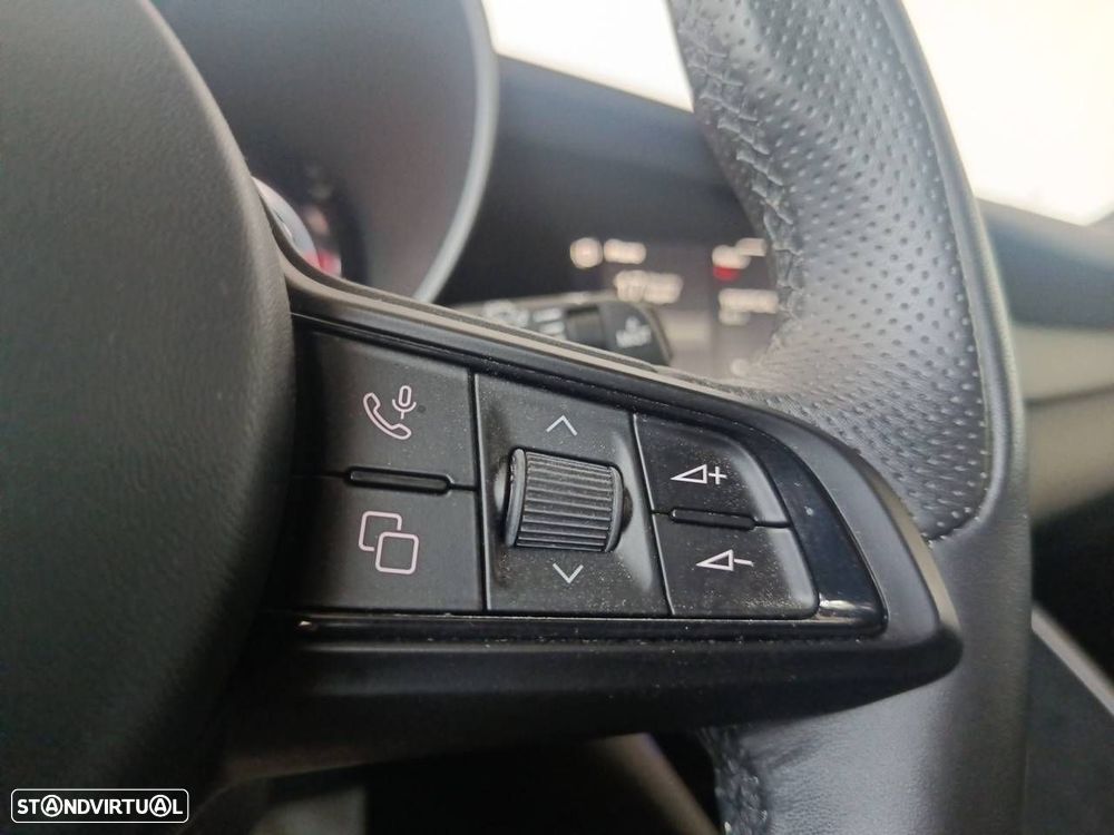 Alfa Romeo Giulia 2.0 T TI Q4 AT8 - 18
