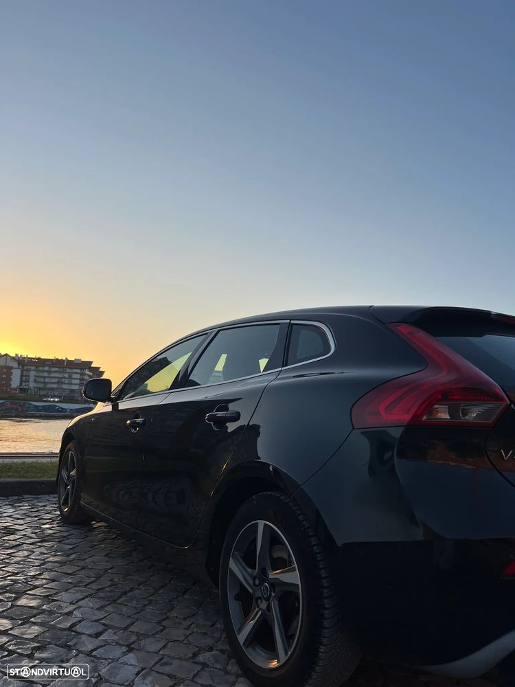 Volvo V40 D2 R Design - 11