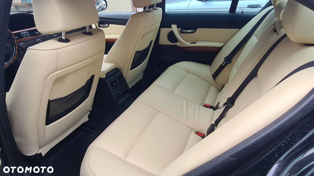 BMW Seria 3 330i xDrive - 9