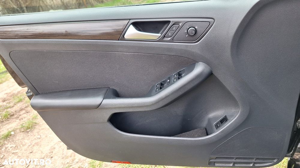 Volkswagen Jetta 2.0 TDI Comfortline - 12