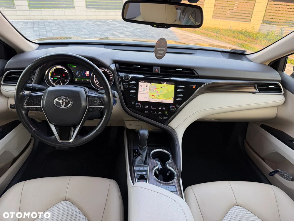 Toyota Camry 2.5 Hybrid Executive CVT - 14