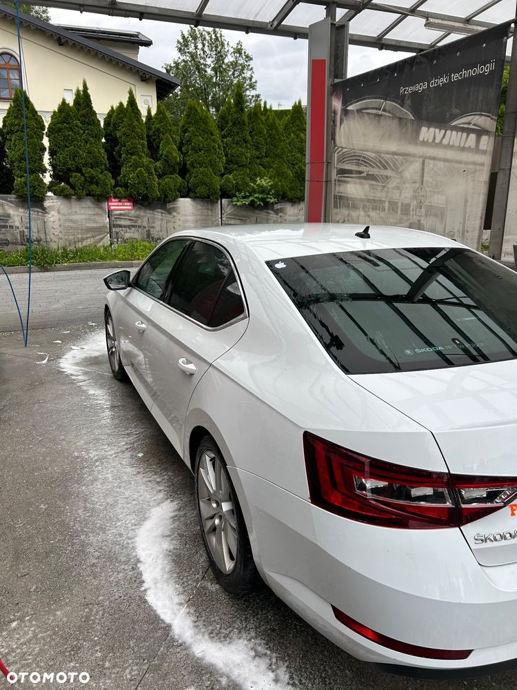 Skoda Superb 2.0 TDI Ambition DSG - 9