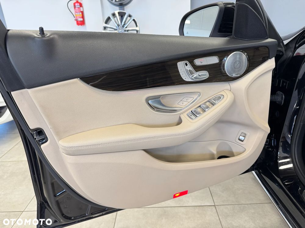 Mercedes-Benz Klasa C 400 4-Matic 7G-TRONIC - 11