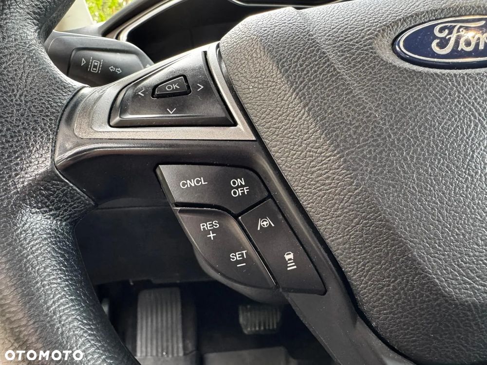 Ford Fusion - 16