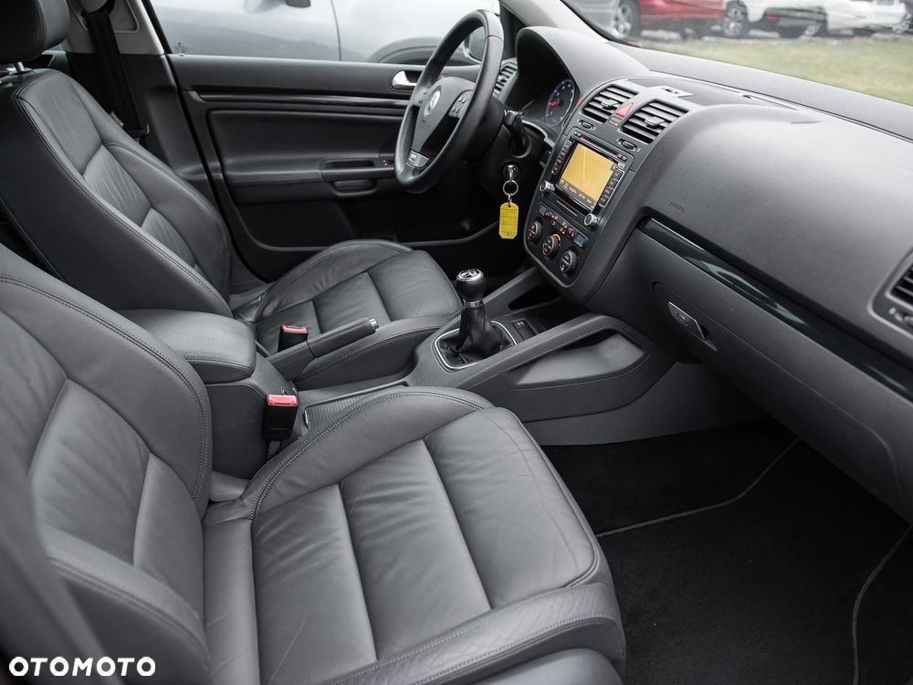 Volkswagen Golf - 26