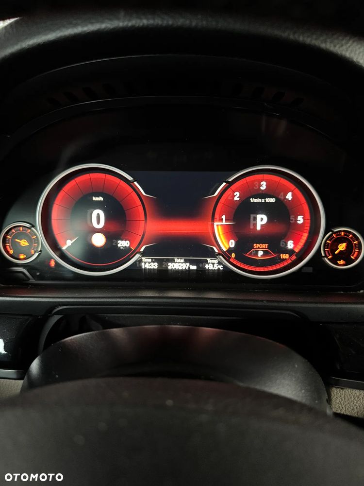 BMW Seria 5 525d xDrive Luxury Line - 14