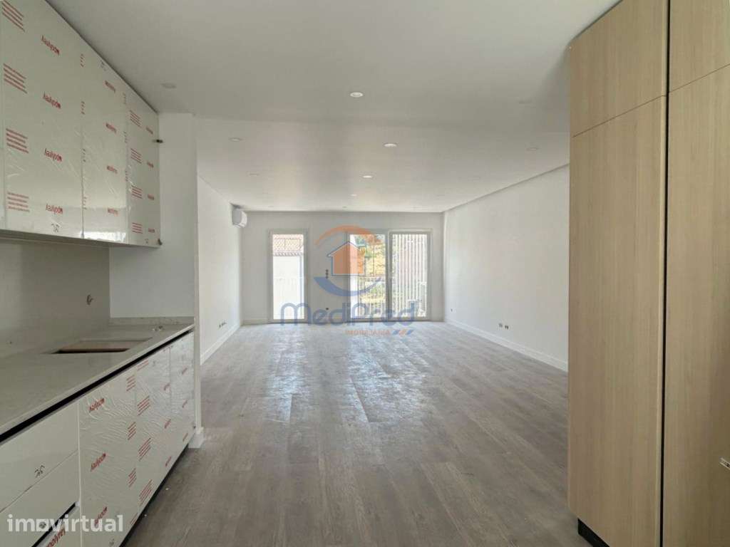 Apartamento T3 com 3 WCs, Varanda e BOX 39 m2 | Ramada, Odivelas - Grande imagem: 4/64
