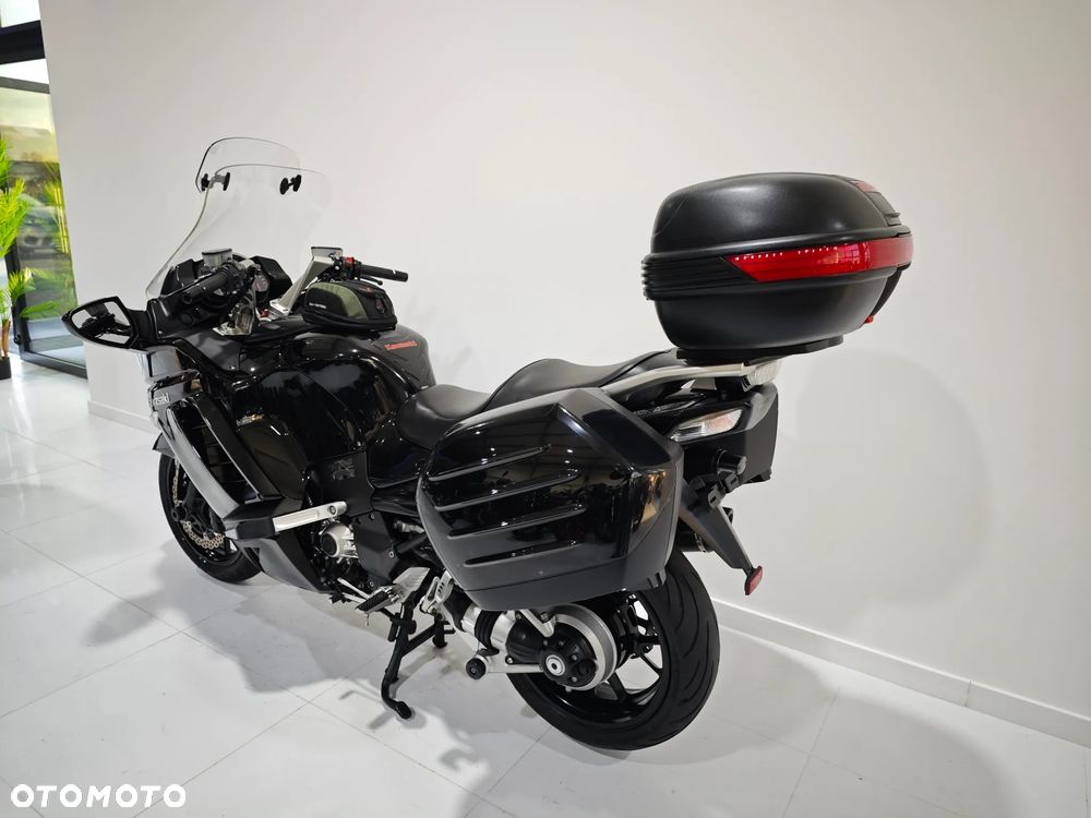 Kawasaki GTR - 24