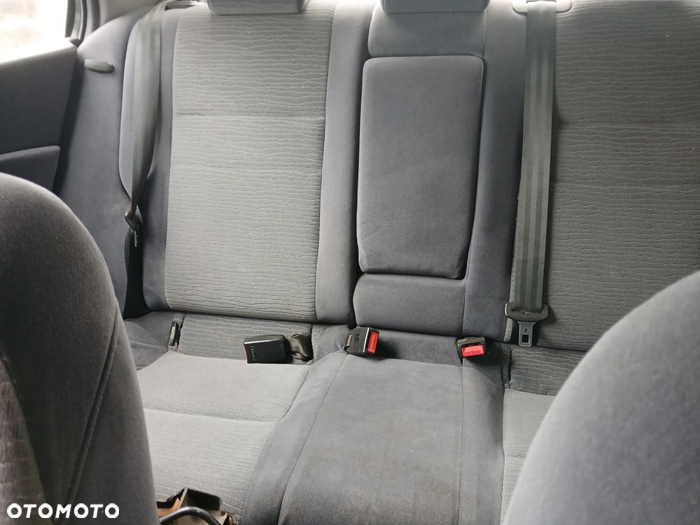 nissan primera P12 Z11 fotel fotele kanapa deska kokpit podsufitka boczek boczki klamka podłokietnik - 8