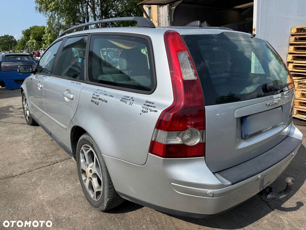 VOLVO V50 ZDERZAK PRZÓD PRZEDNI 426-26 - 12