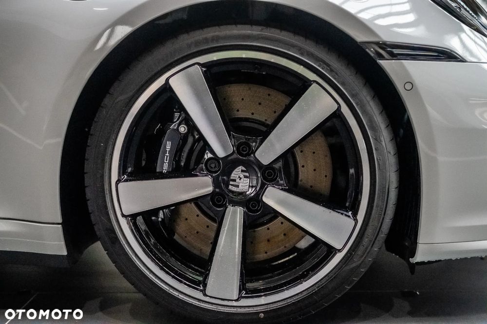 Porsche 911 Carrera S - 17