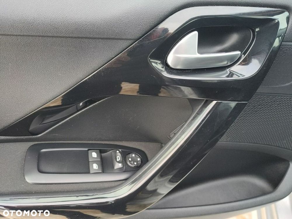 Peugeot 208 - 16