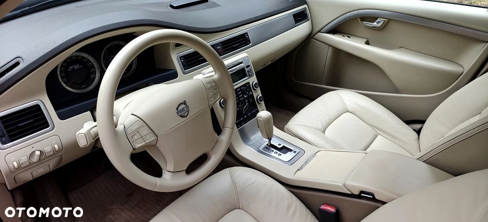 Volvo XC 70 D5 AWD Momentum - 11