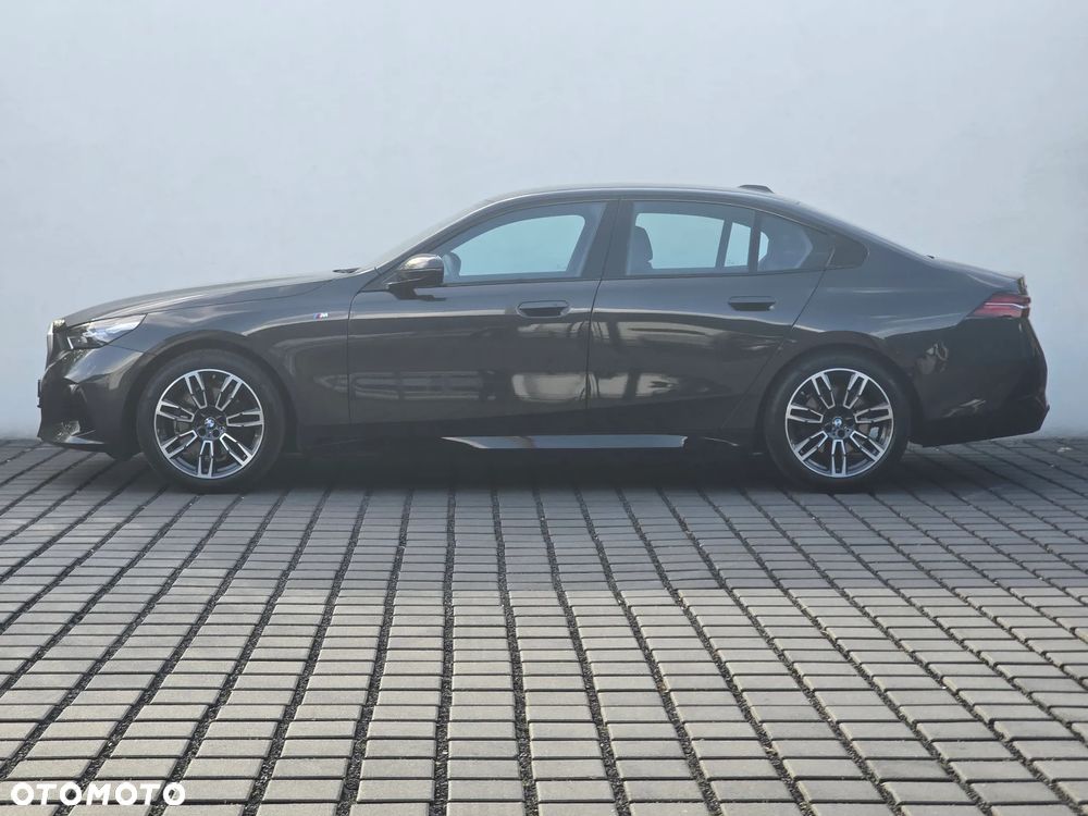 BMW Seria 5 520d xDrive mHEV M Sport - 3