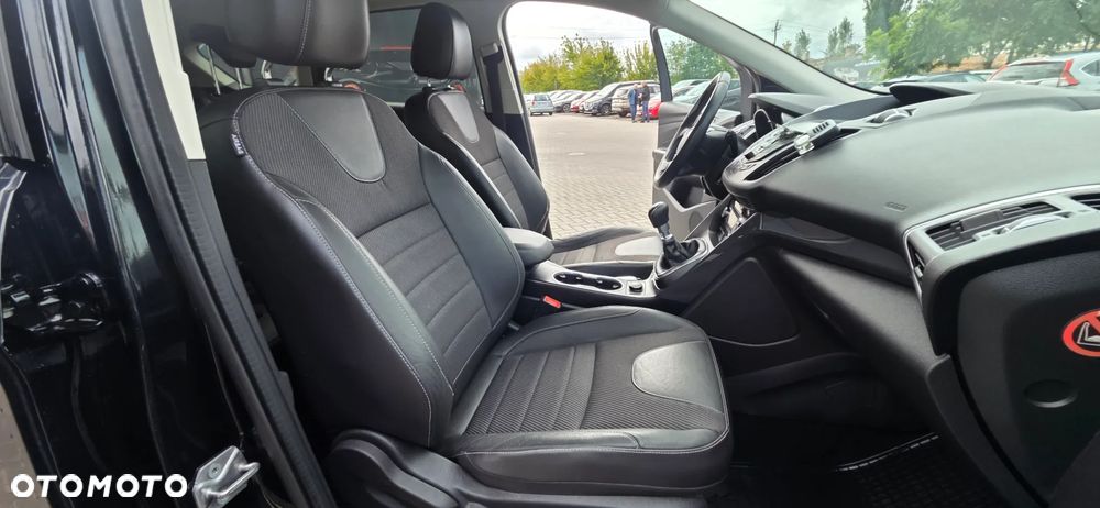 Ford Kuga 2.0 TDCi 2x4 Titanium - 38