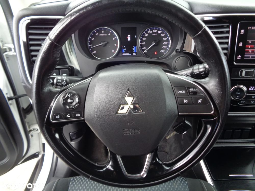 Mitsubishi Outlander 2.0 2WD Diamant Edition - 11