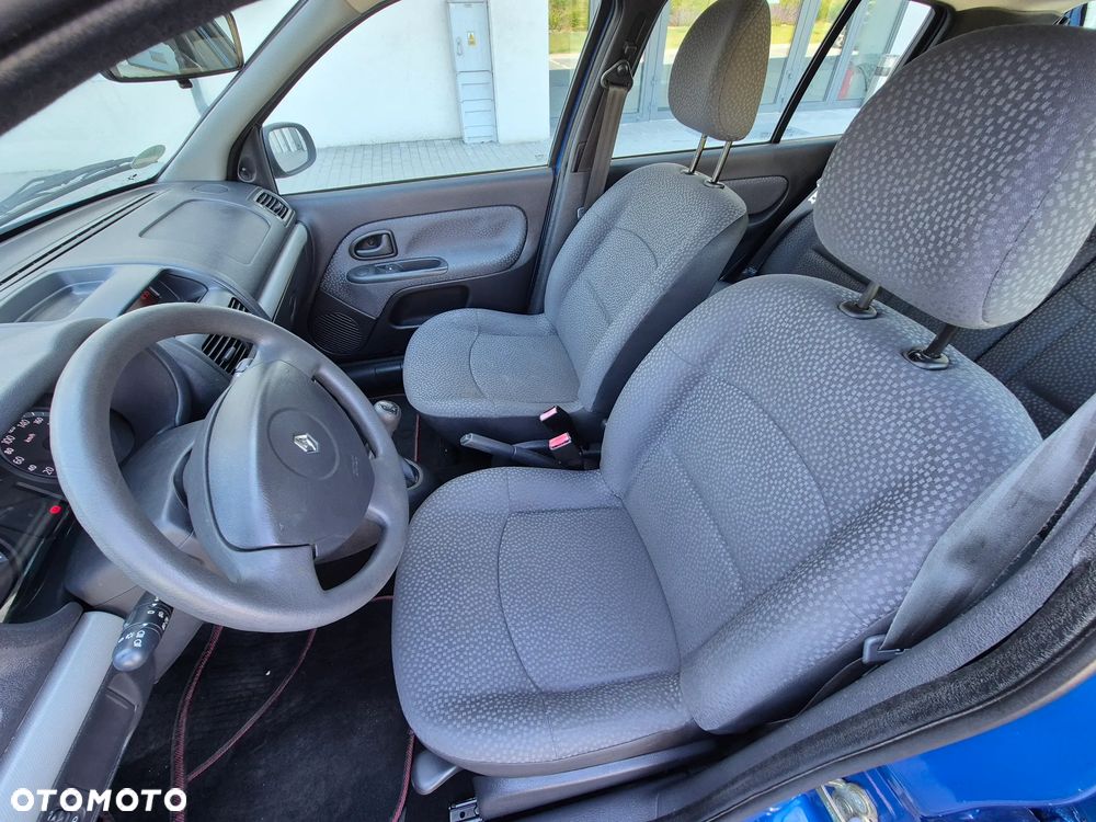 Renault Clio 1.2 16V Privilege - 11