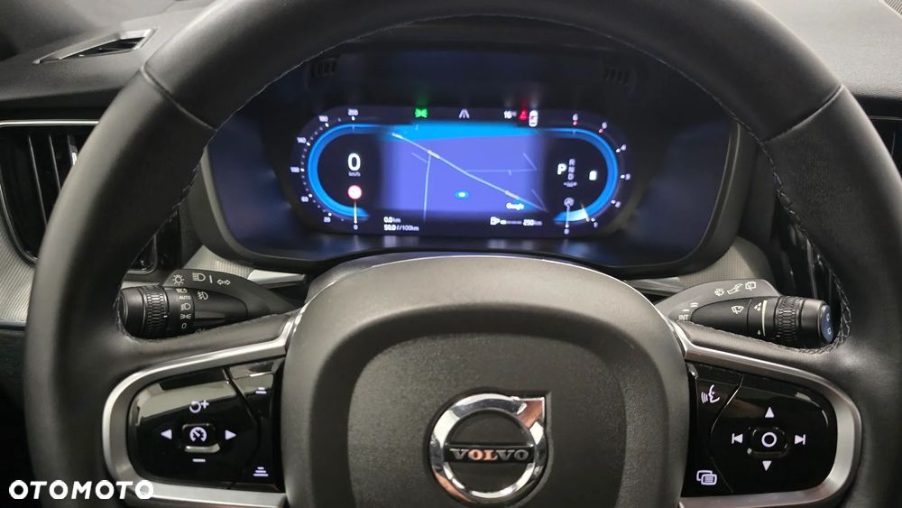 Volvo XC 60 B4 D Plus Dark - 22