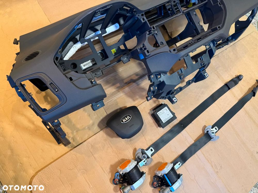 Deska rozdzielcza konsola Kia Rio III - 10