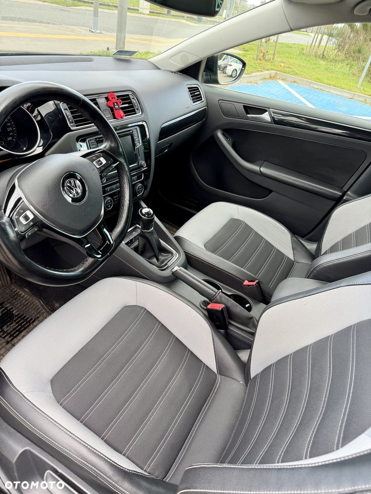 Volkswagen Jetta - 6