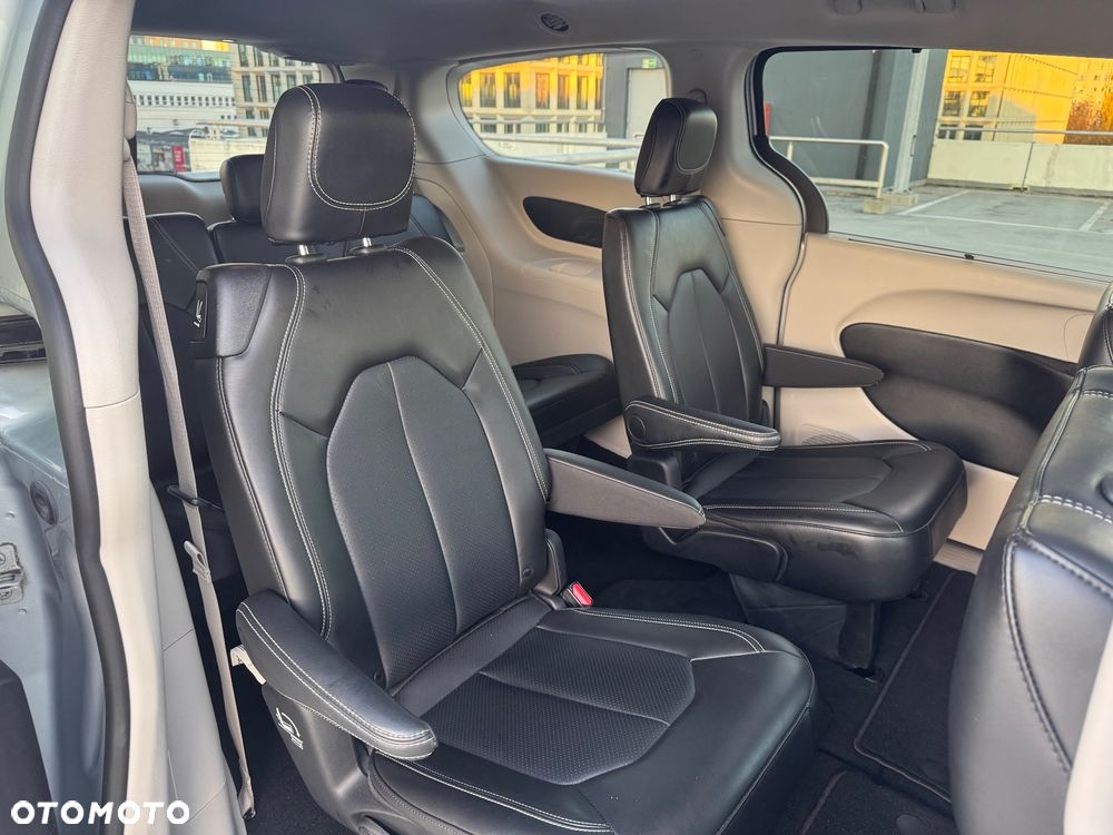 Chrysler Pacifica - 19