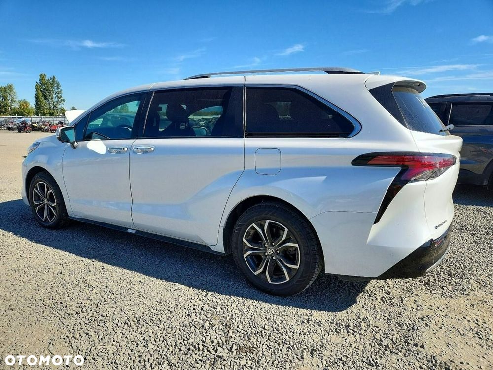 Toyota Sienna - 5