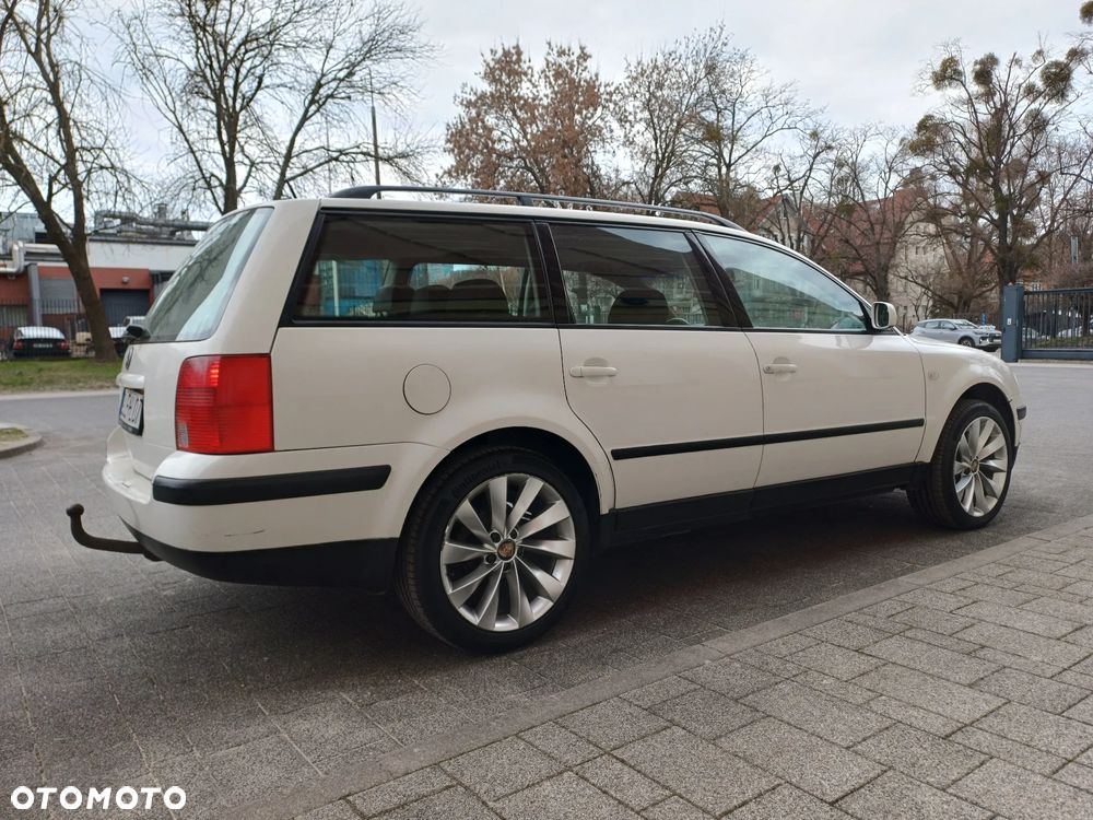 Volkswagen Passat - 1