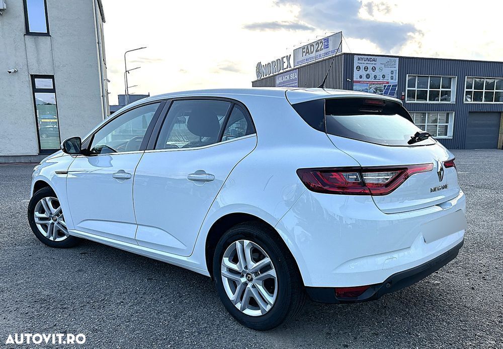 Renault Megane TCe 115 GPF ZEN - 4