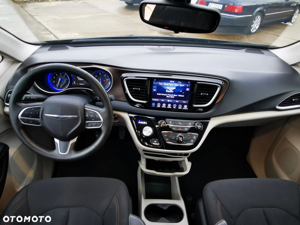 Chrysler Pacifica - 27