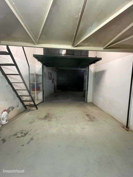 Arrenda-se garagem em Gaia | 500 metros do metro D. João II - Grande imagem: 3/6