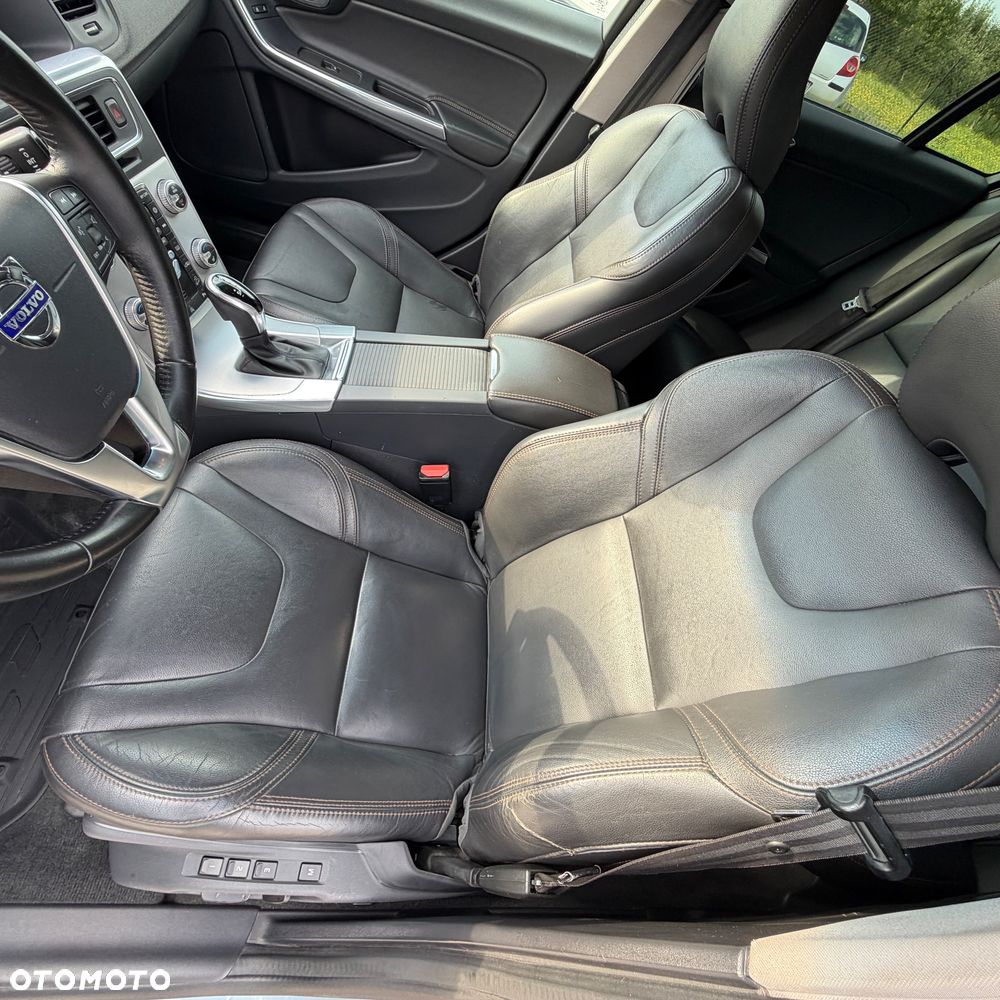 Volvo V60 Cross Country - 14