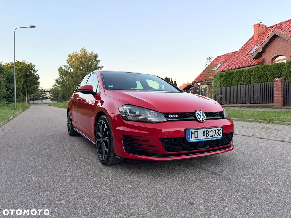 Volkswagen Golf - 1