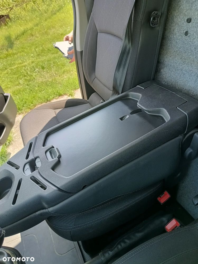Renault Trafic L2H1 1.6 diesel 125kM 2018rok WEBASTO, CZUJNIKI PARKOWANIA, HAK, BAGAŻNIK DACHOWY, STAN BARDZO DOBRY! - 33