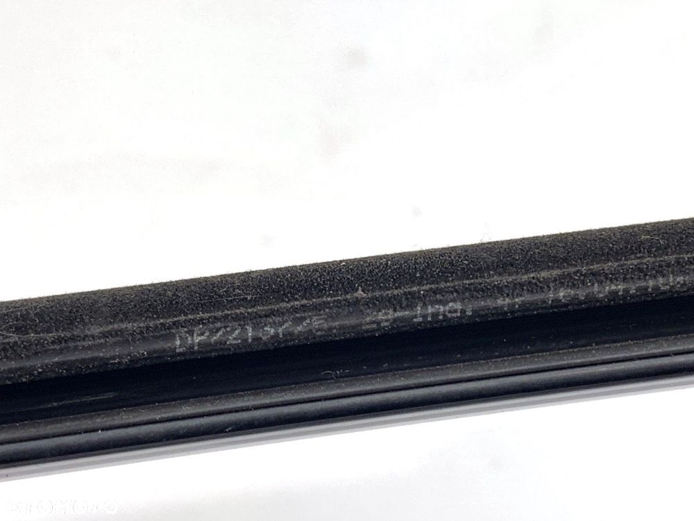 LISTWA ZGARNIAJĄCA PRZÓD LEWY  BMW 5 Gran Turismo (F07) 2009 - 2017 520 d 135 kW [184 KM] olej - 4