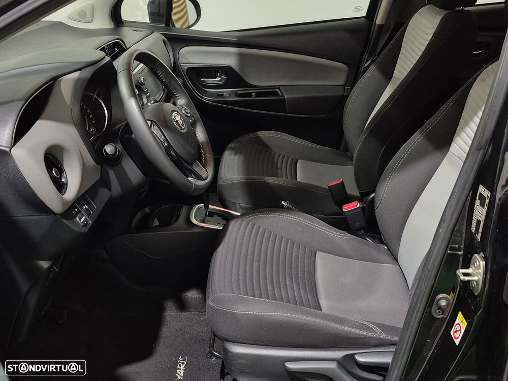 Toyota Yaris 1.5 HSD Comfort +P.Style+P.Techno - 30