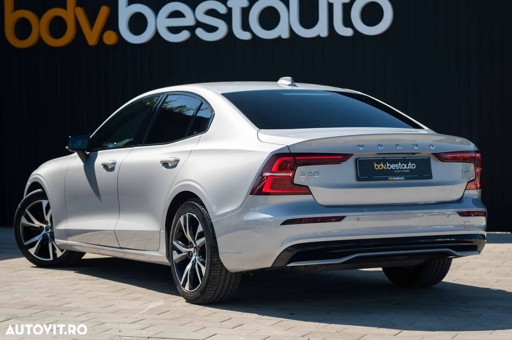 Volvo S60 B4 MHEV AT Plus Dark - 8