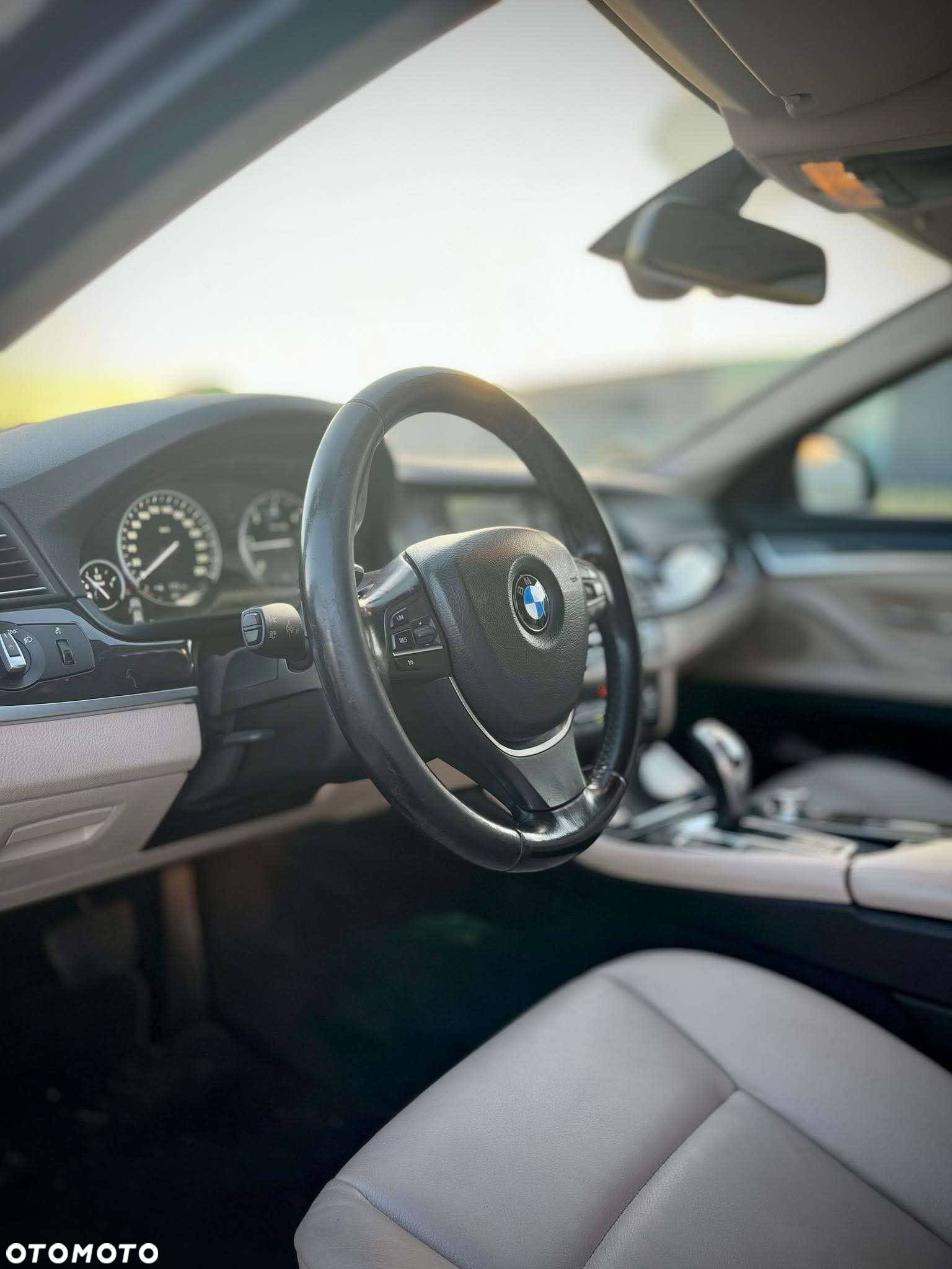 BMW Seria 5 525d xDrive - 9