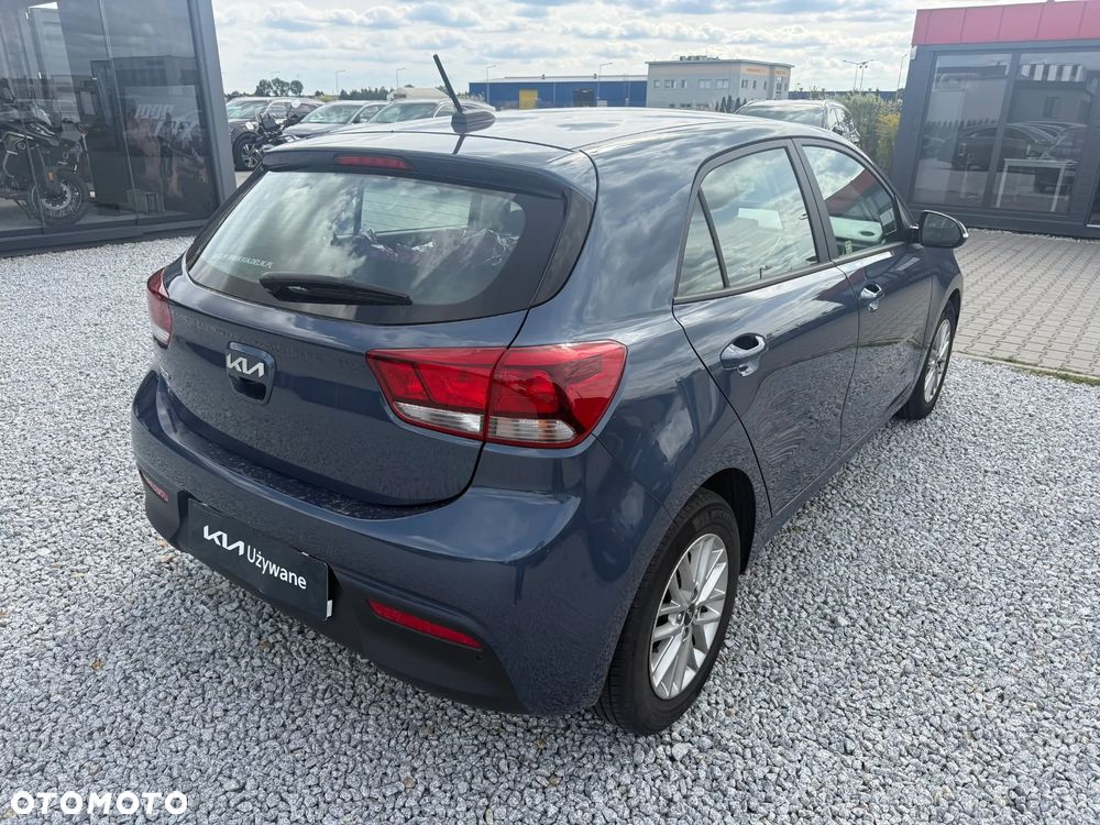 Kia Rio 1.2 L - 5