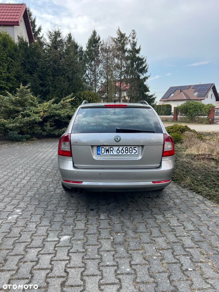 Skoda Octavia 1.8 TSI Ambiente - 5