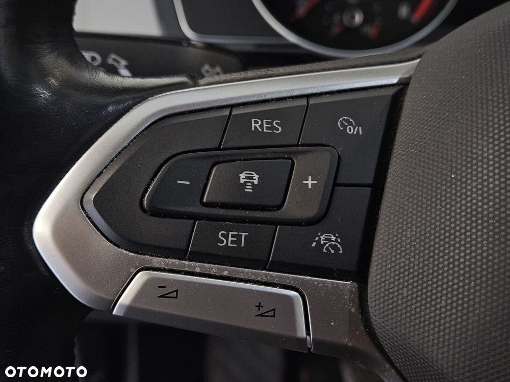 Volkswagen Passat - 12